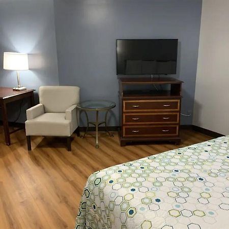 Econo Lodge Inn & Suites Denver Екстер'єр фото