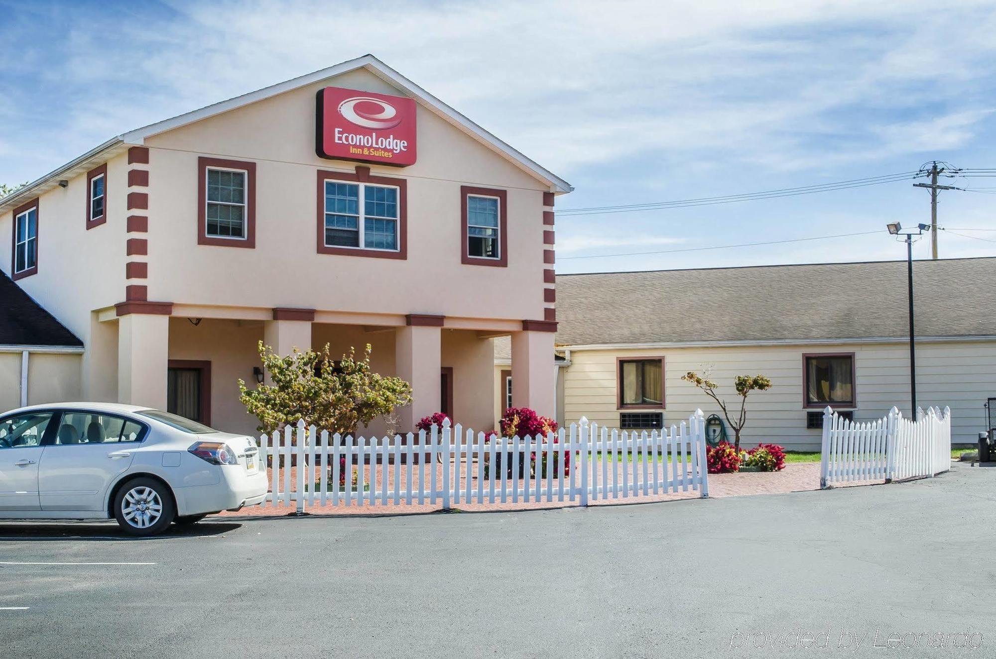 Econo Lodge Inn & Suites Denver Екстер'єр фото