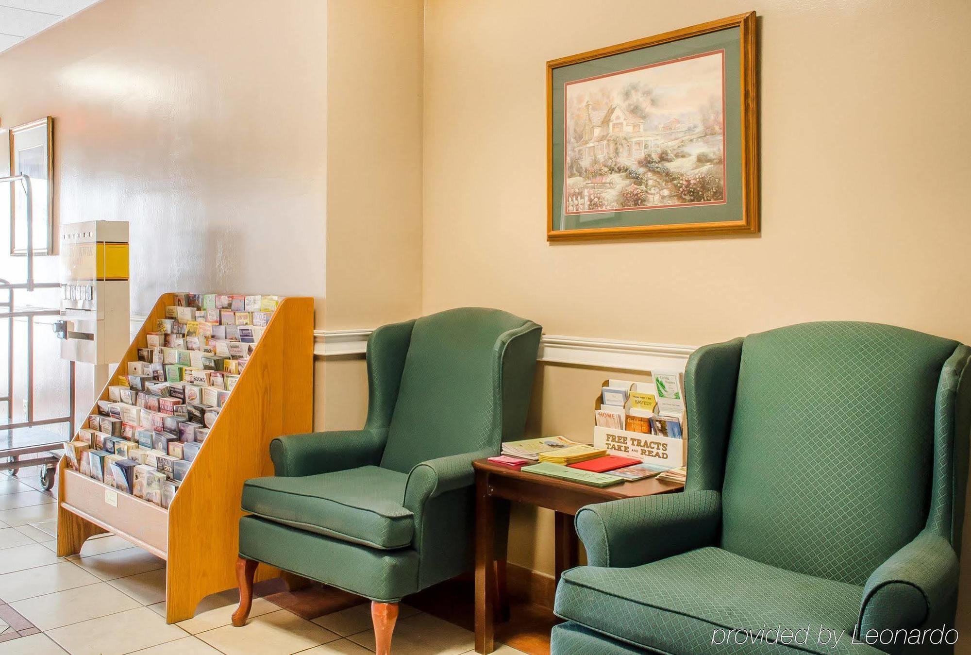 Econo Lodge Inn & Suites Denver Екстер'єр фото