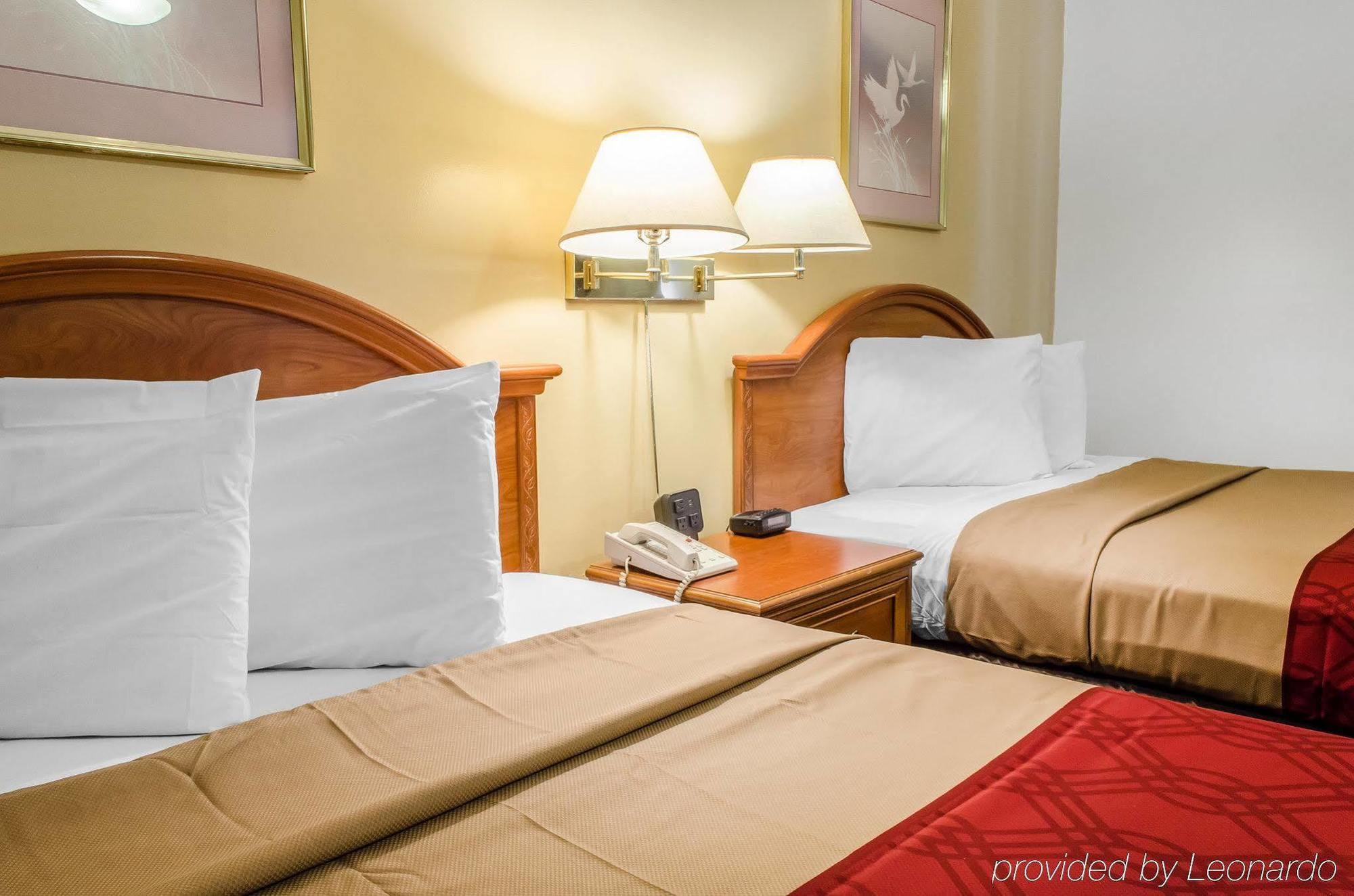 Econo Lodge Inn & Suites Denver Екстер'єр фото