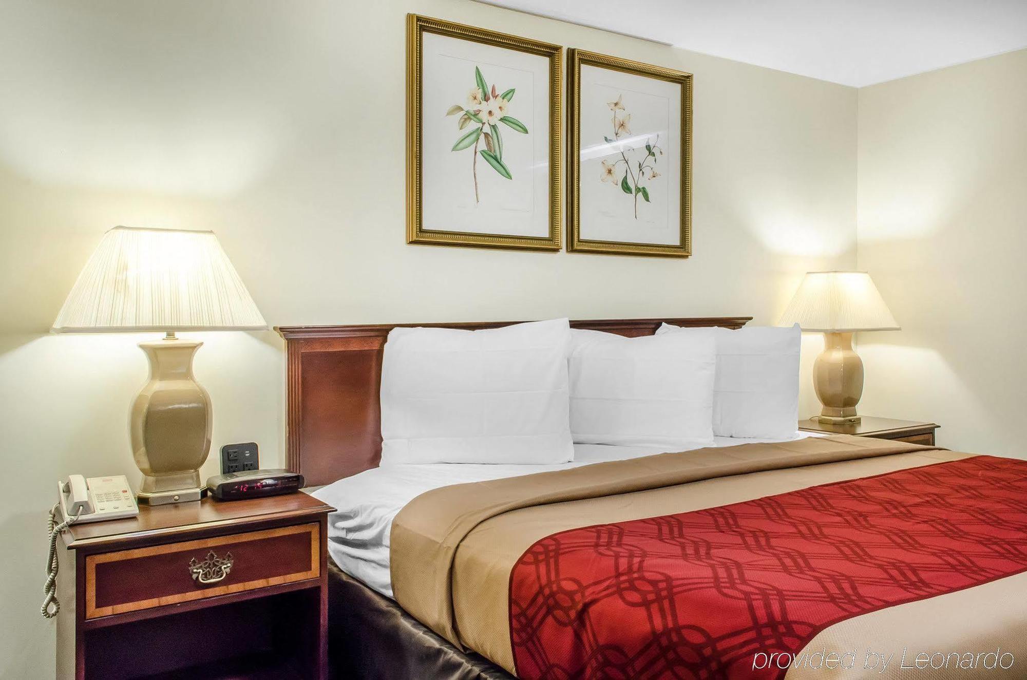 Econo Lodge Inn & Suites Denver Екстер'єр фото