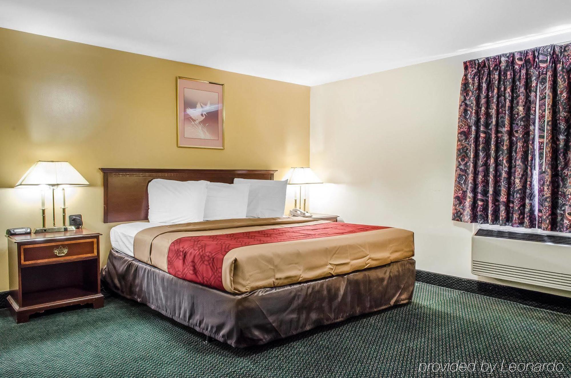 Econo Lodge Inn & Suites Denver Екстер'єр фото