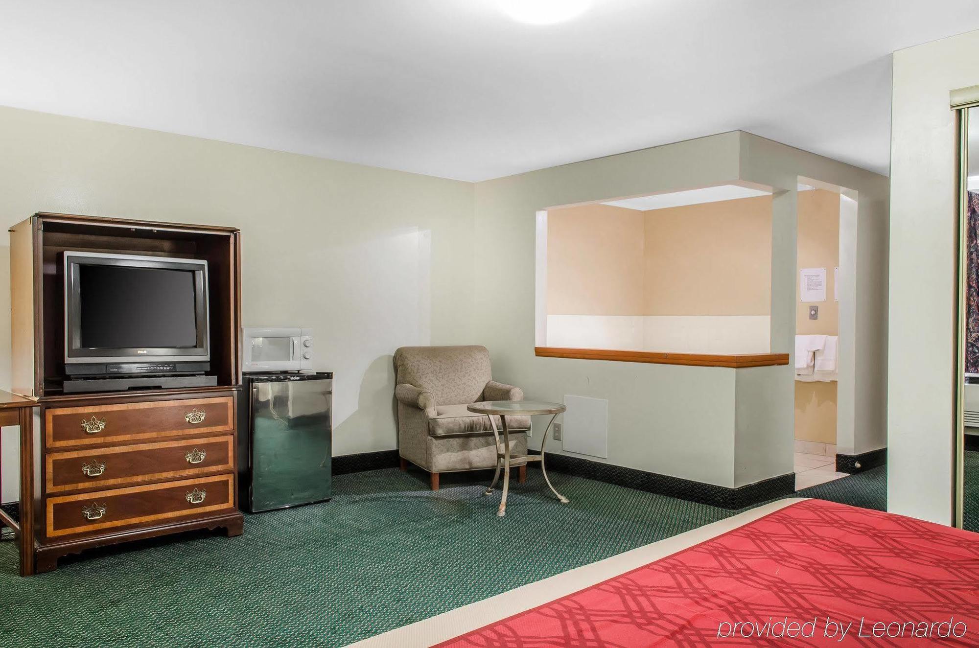 Econo Lodge Inn & Suites Denver Екстер'єр фото