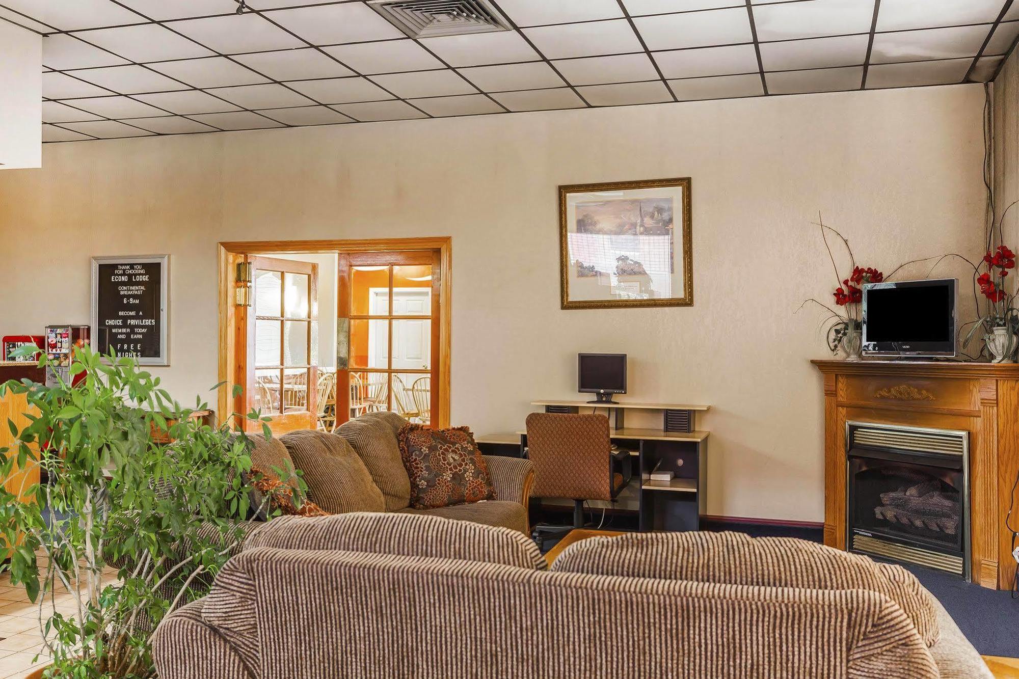 Econo Lodge Inn & Suites Denver Екстер'єр фото