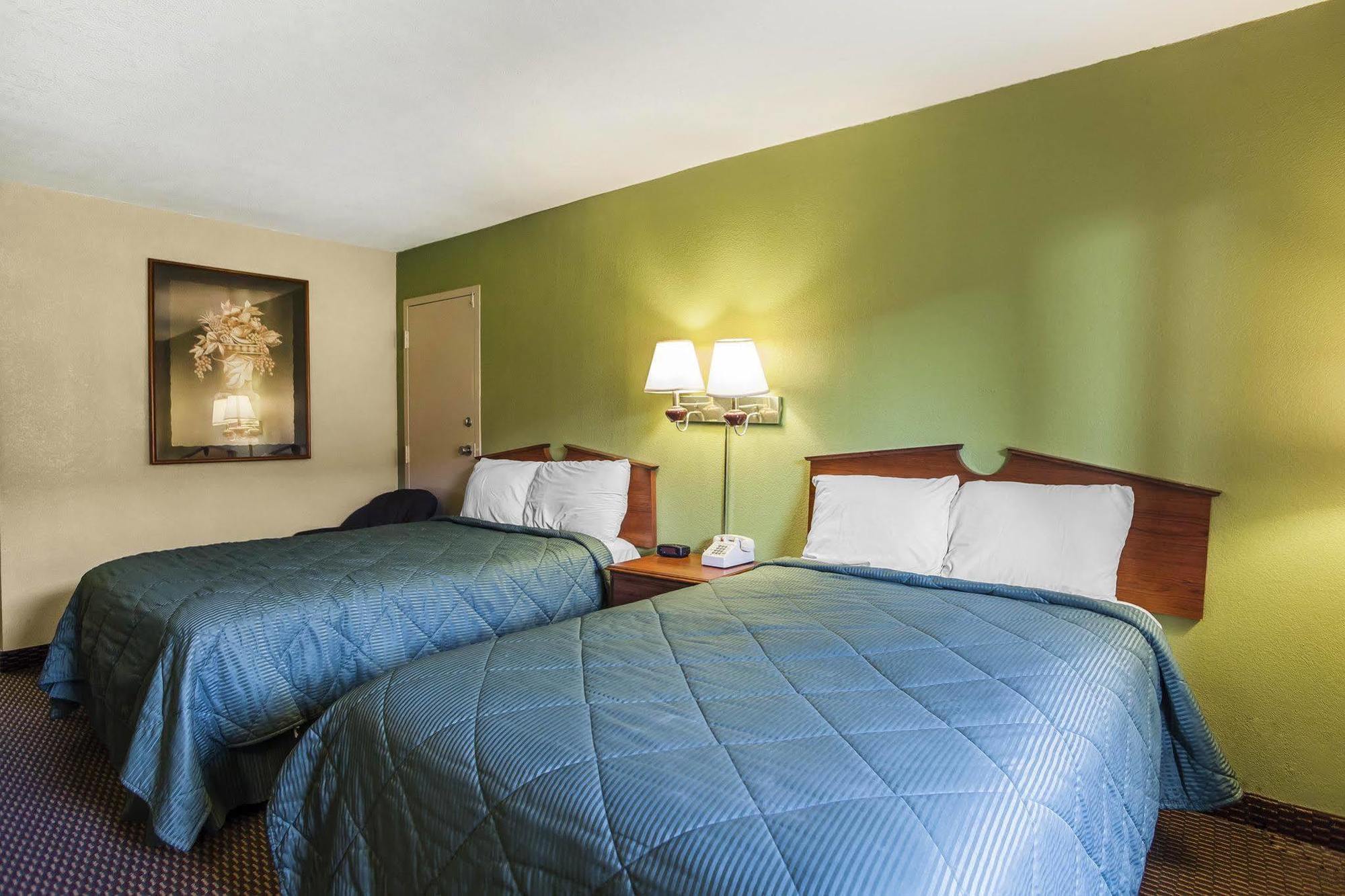 Econo Lodge Inn & Suites Denver Екстер'єр фото