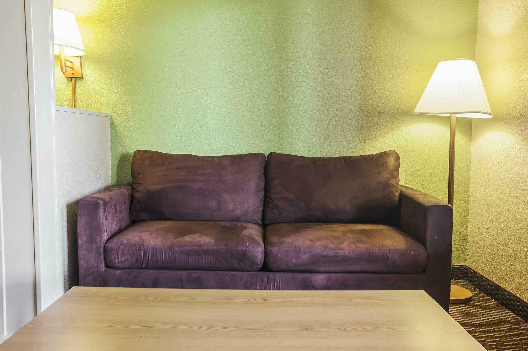 Econo Lodge Inn & Suites Denver Екстер'єр фото