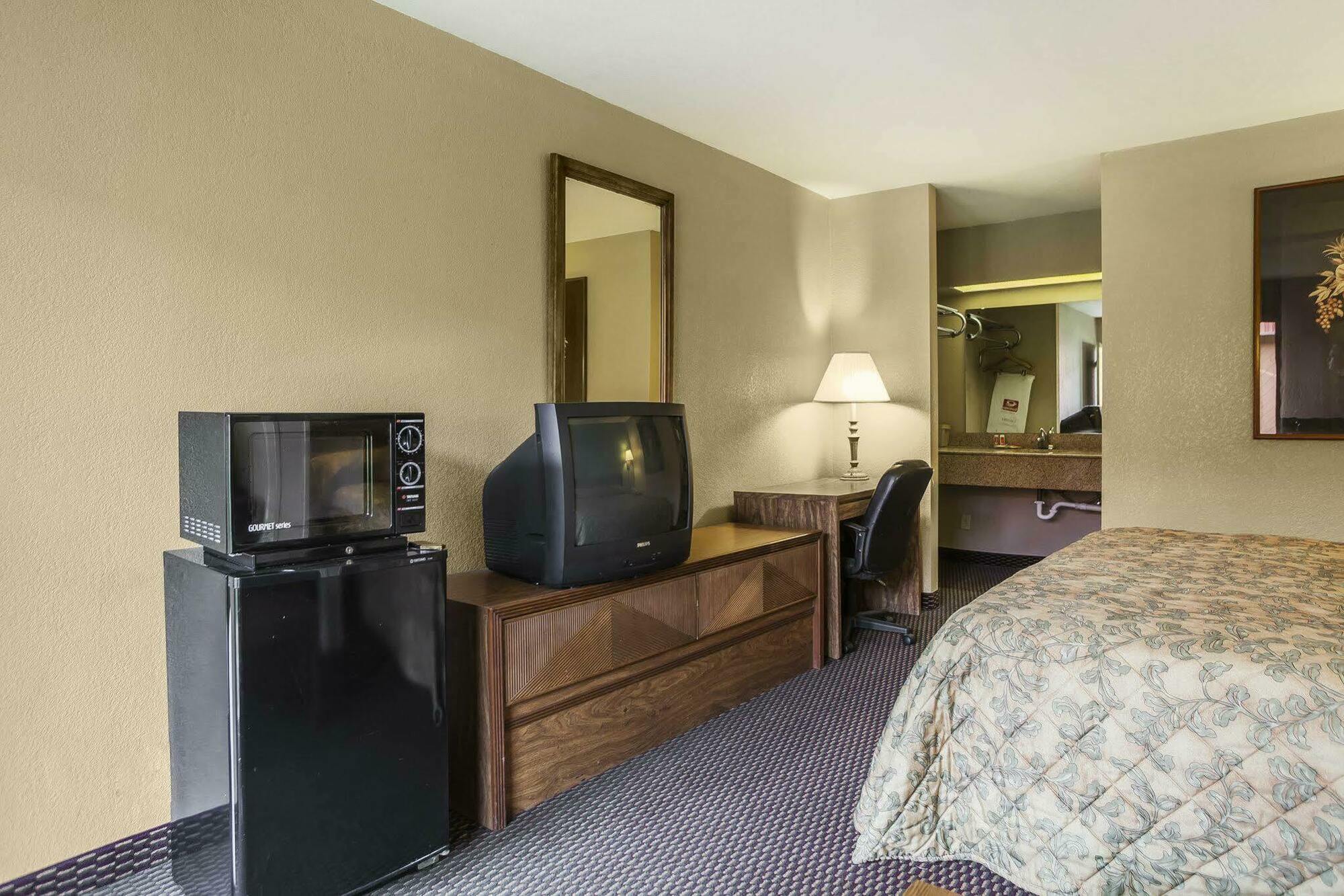 Econo Lodge Inn & Suites Denver Екстер'єр фото