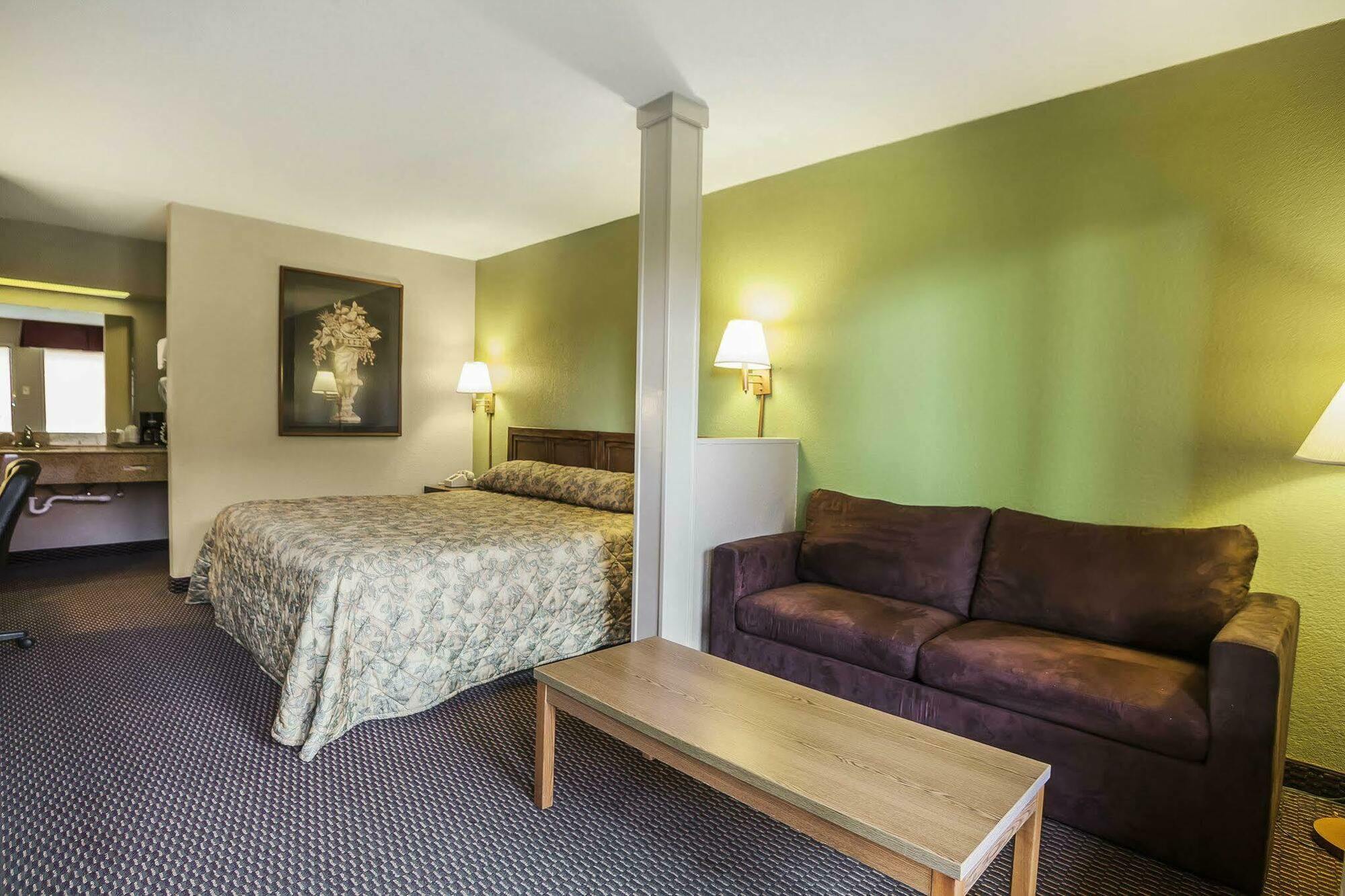 Econo Lodge Inn & Suites Denver Екстер'єр фото